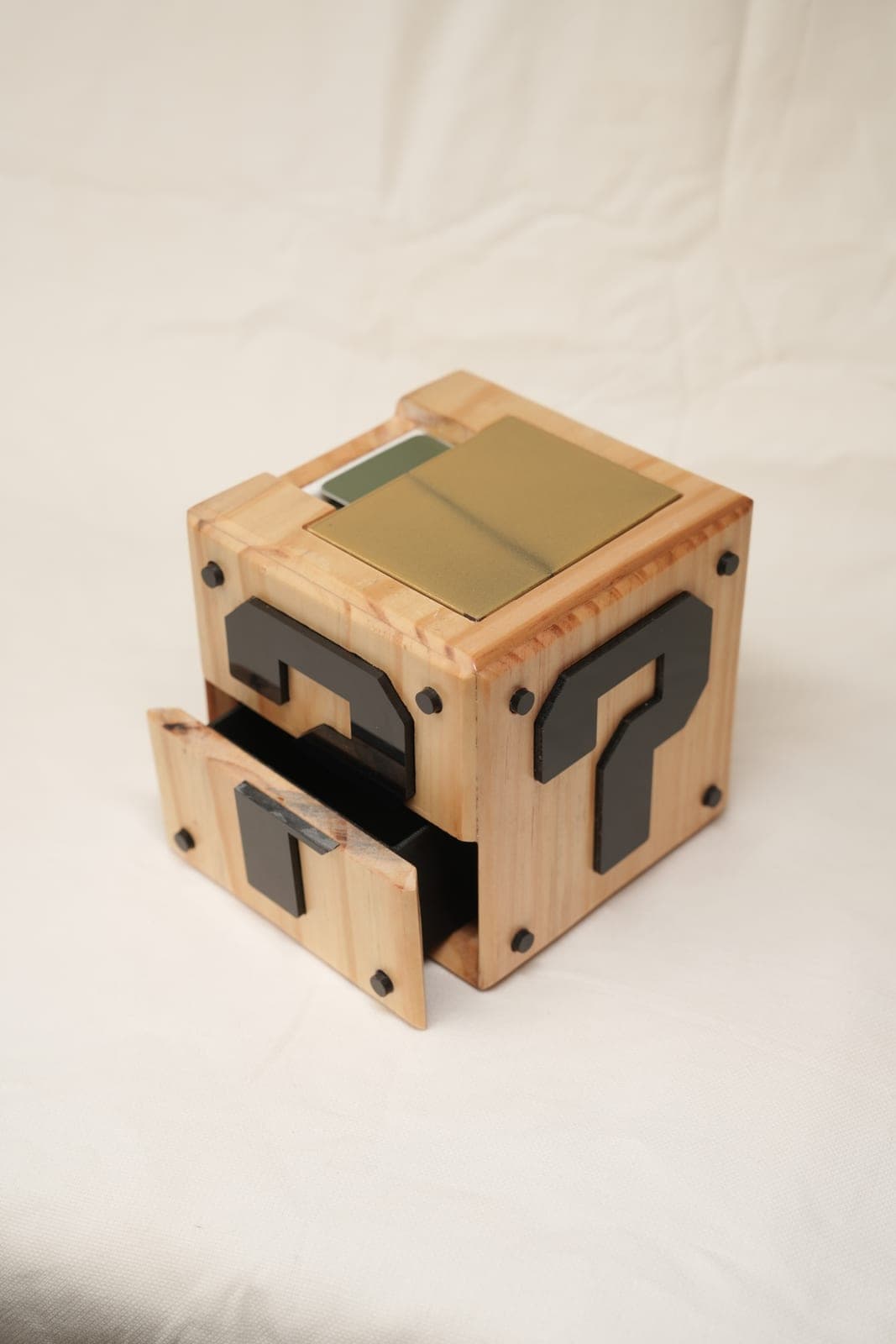 Q box, view 2