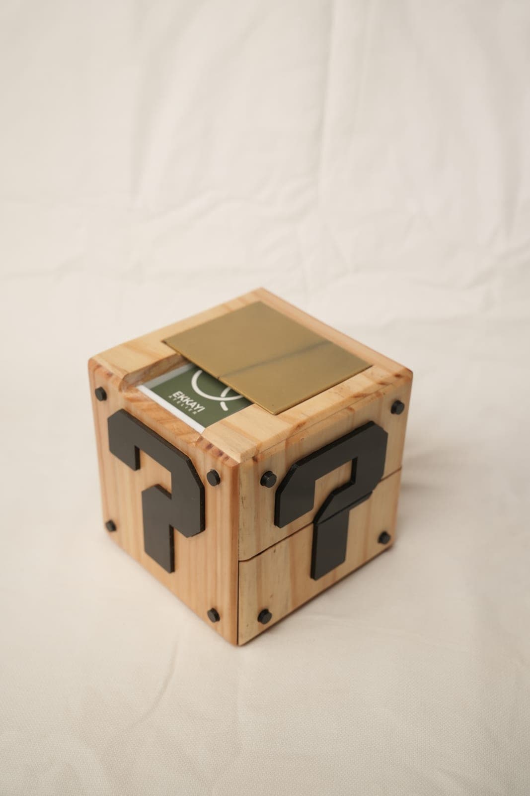 Q box, view 3