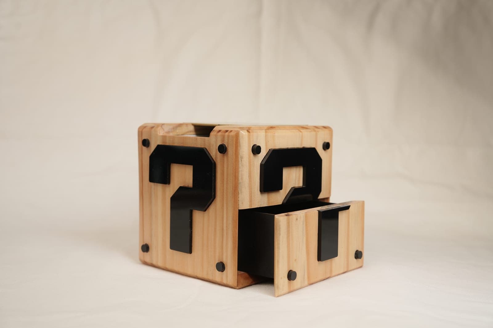 Q box, view 4