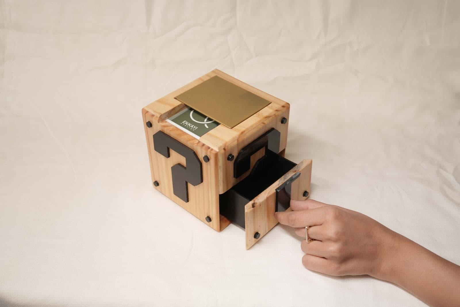 Q box, view 5
